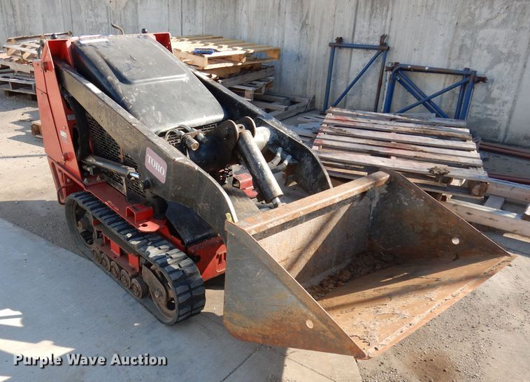 image for item HD9716 2008 Toro TX427  compact utility loader