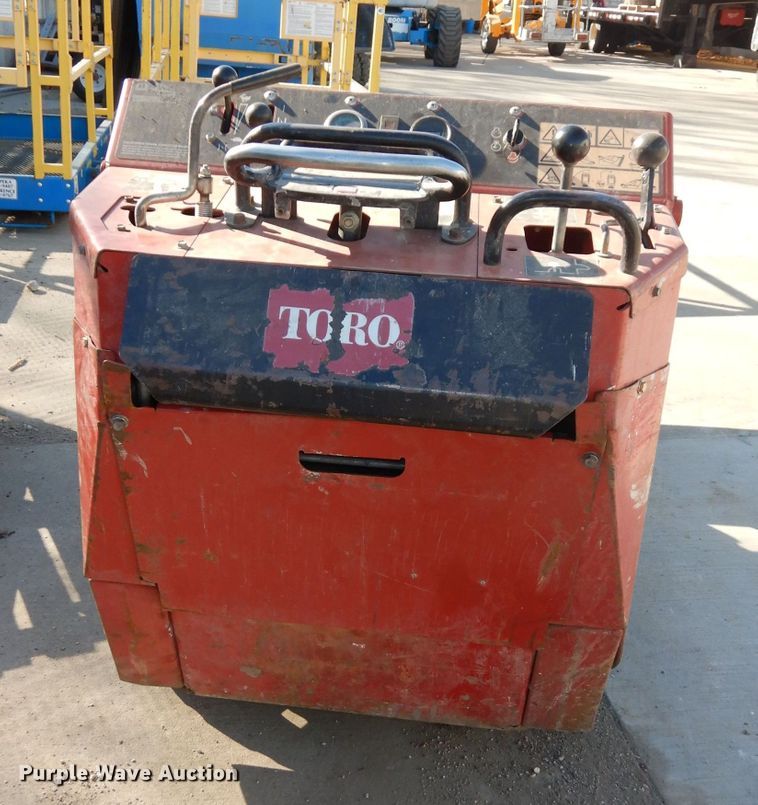 image for item HD9716 2008 Toro TX427  compact utility loader