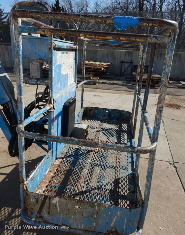 image for item HD9718 2005 Genie Z-45/25  boom lift