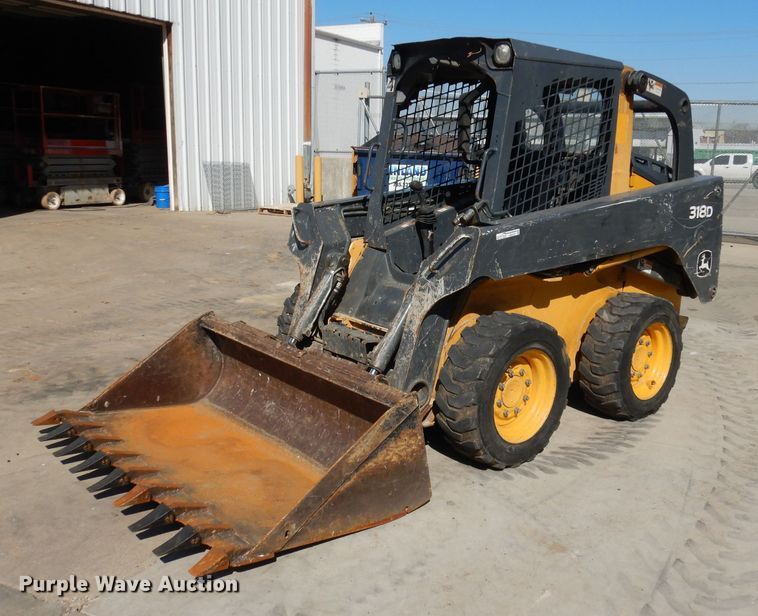 image for item HD9721 2013 John Deere 318D  skid steer loader