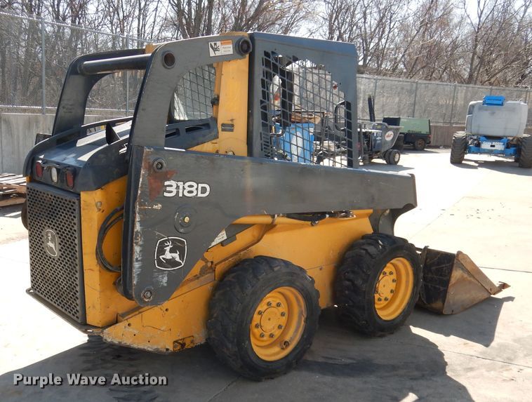 image for item HD9721 2013 John Deere 318D  skid steer loader