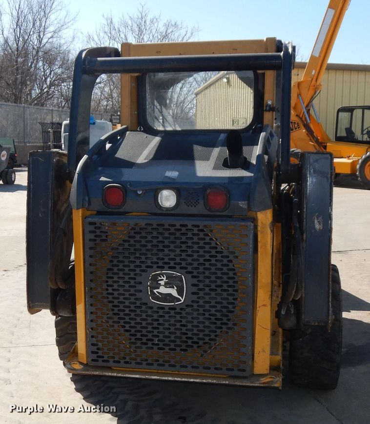 image for item HD9721 2013 John Deere 318D  skid steer loader