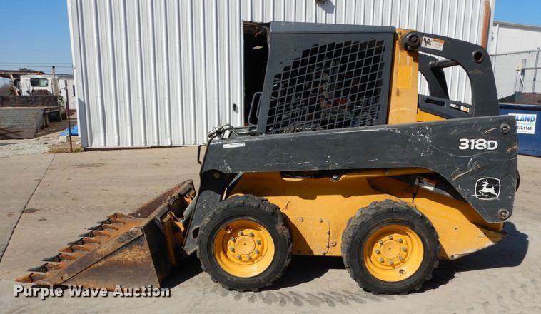 image for item HD9721 2013 John Deere 318D  skid steer loader