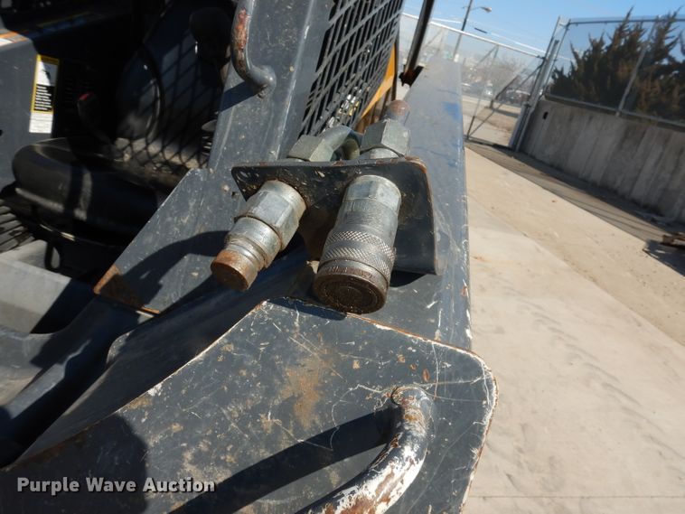 image for item HD9721 2013 John Deere 318D  skid steer loader