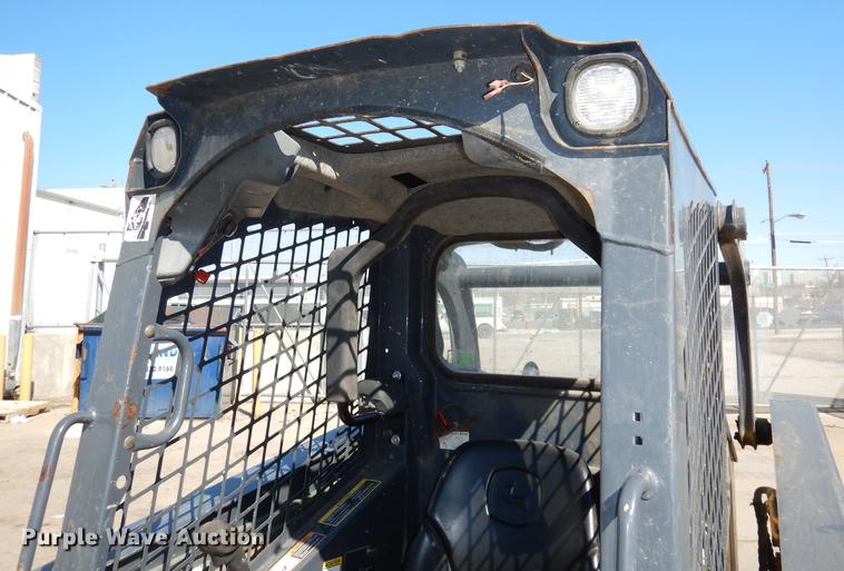 image for item HD9721 2013 John Deere 318D  skid steer loader