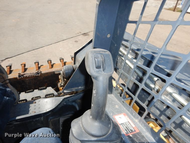 image for item HD9721 2013 John Deere 318D  skid steer loader