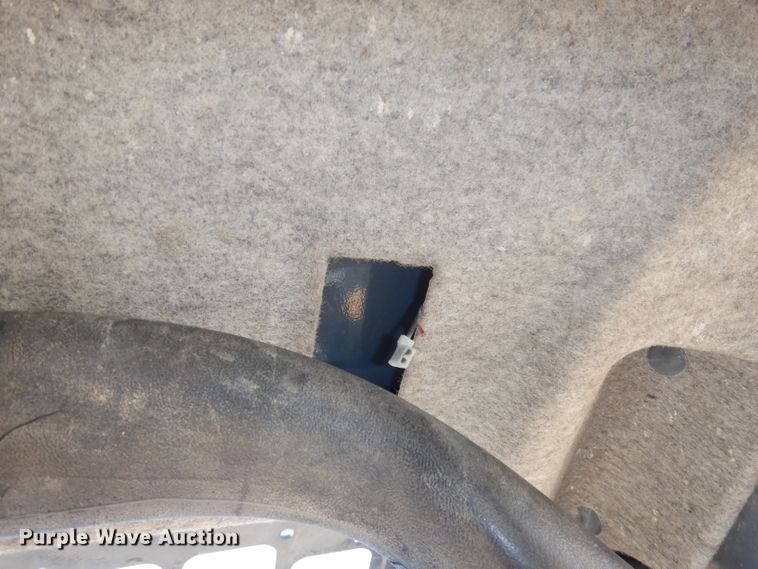 image for item HD9721 2013 John Deere 318D  skid steer loader