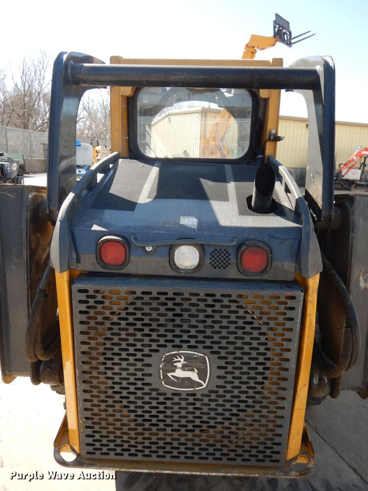 image for item HD9721 2013 John Deere 318D  skid steer loader