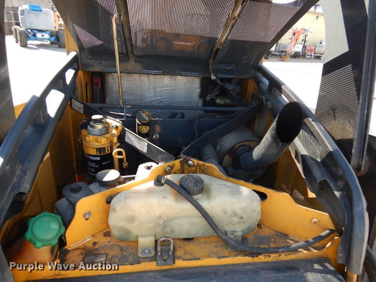 image for item HD9721 2013 John Deere 318D  skid steer loader