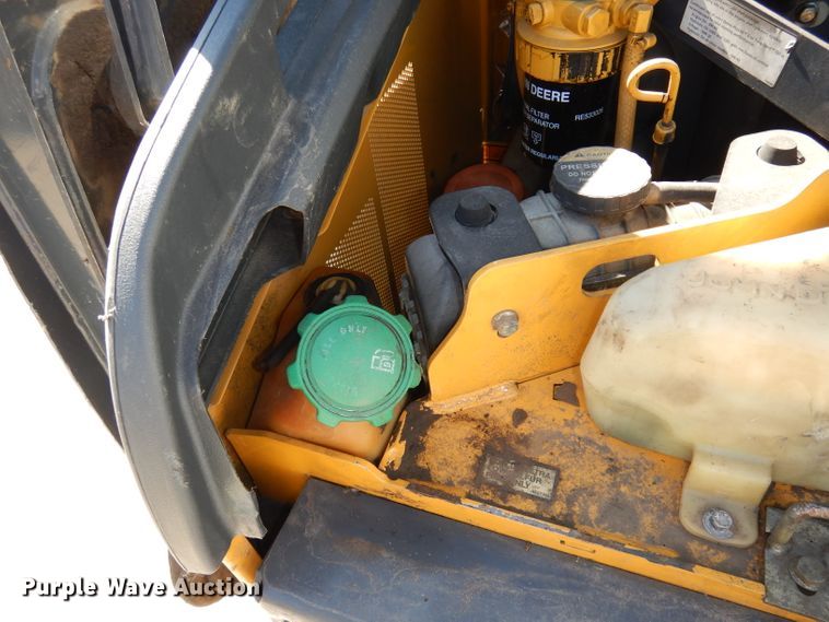 image for item HD9721 2013 John Deere 318D  skid steer loader