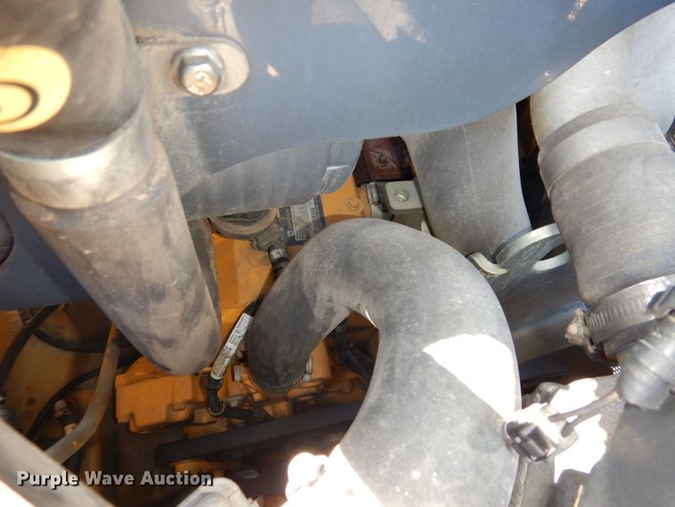 image for item HD9721 2013 John Deere 318D  skid steer loader