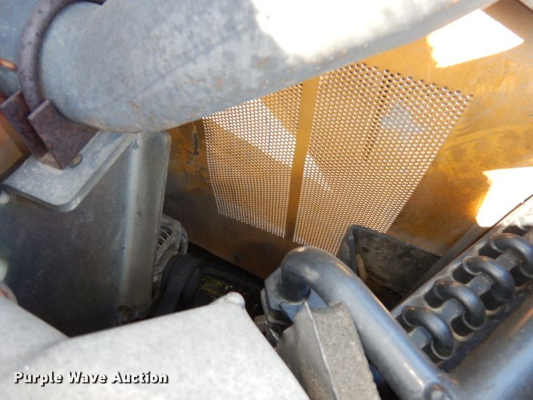 image for item HD9721 2013 John Deere 318D  skid steer loader