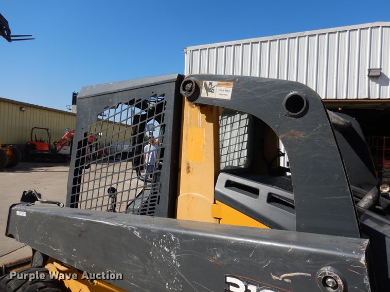 image for item HD9721 2013 John Deere 318D  skid steer loader