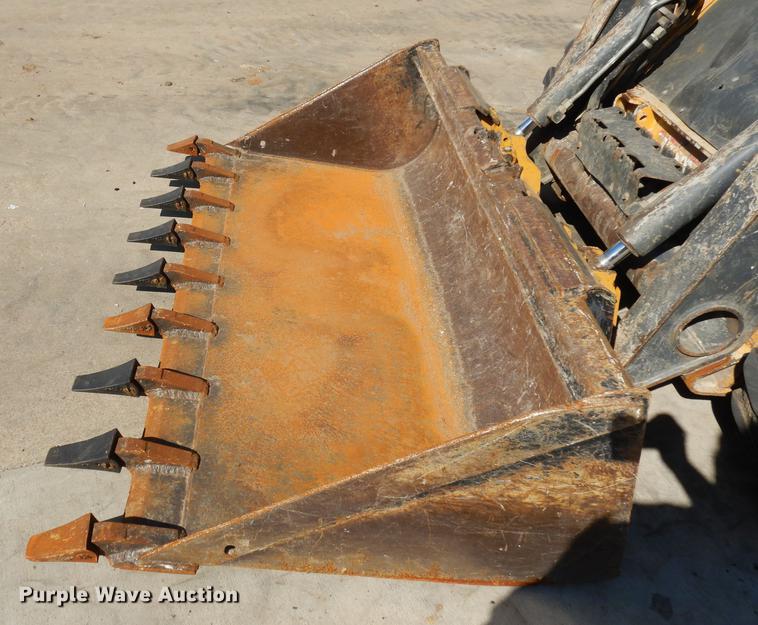 image for item HD9721 2013 John Deere 318D  skid steer loader