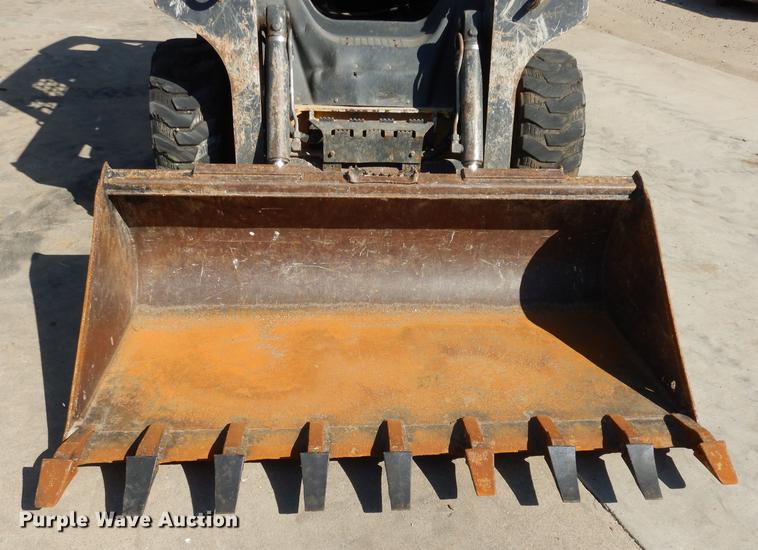 image for item HD9721 2013 John Deere 318D  skid steer loader