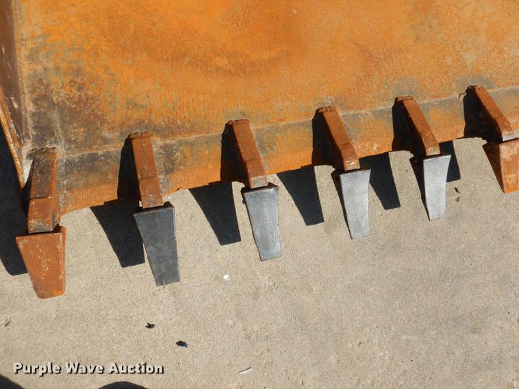 image for item HD9721 2013 John Deere 318D  skid steer loader