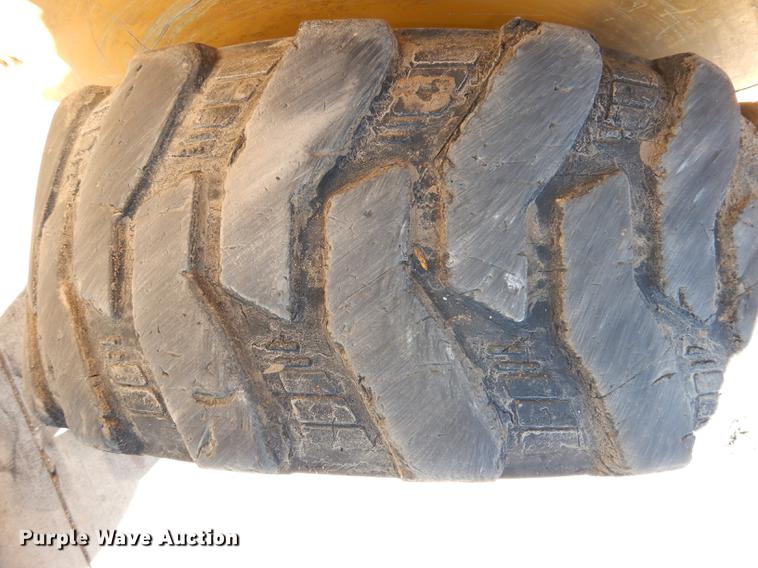 image for item HD9721 2013 John Deere 318D  skid steer loader