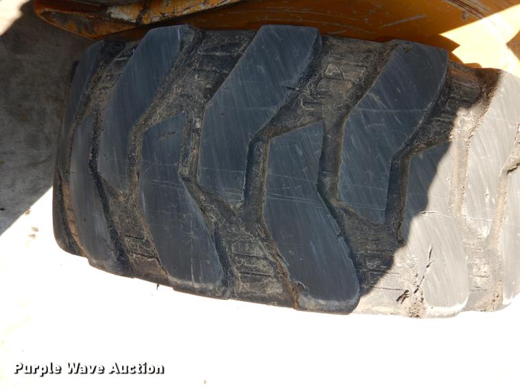 image for item HD9721 2013 John Deere 318D  skid steer loader