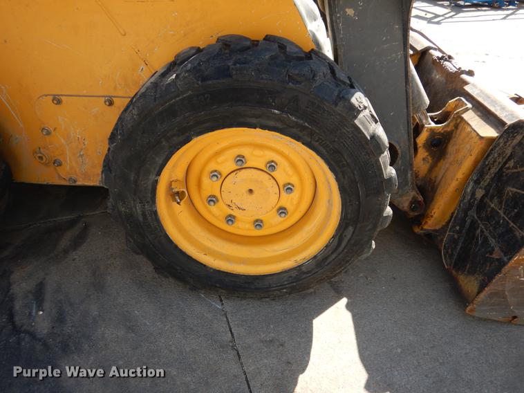 image for item HD9721 2013 John Deere 318D  skid steer loader