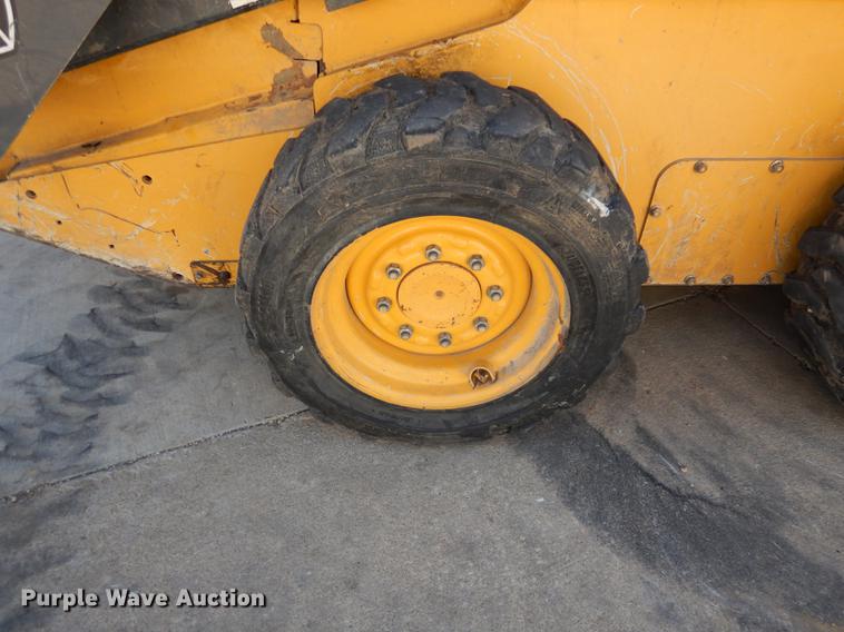 image for item HD9721 2013 John Deere 318D  skid steer loader