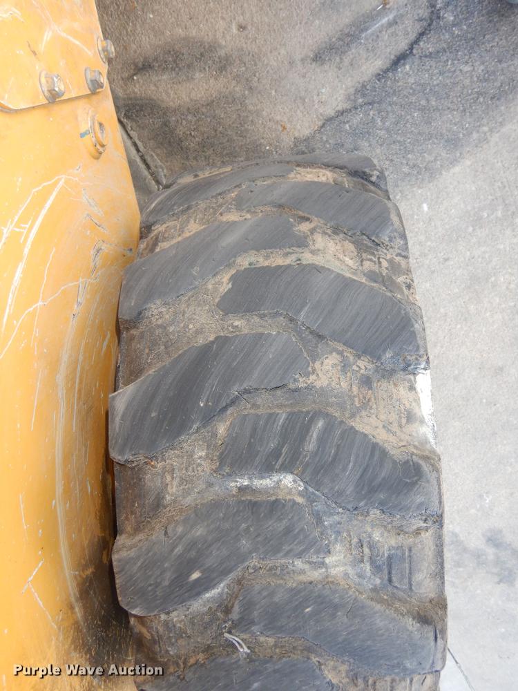 image for item HD9721 2013 John Deere 318D  skid steer loader