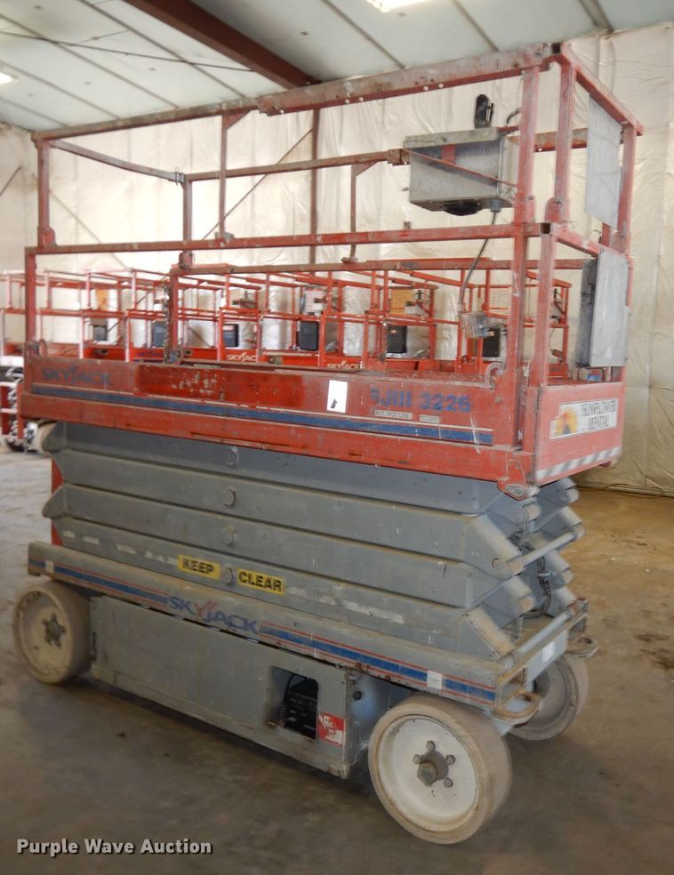 image for item HD9724 2006 Skyjack SJIII 3226  scissor lift