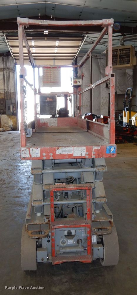 image for item HD9724 2006 Skyjack SJIII 3226  scissor lift