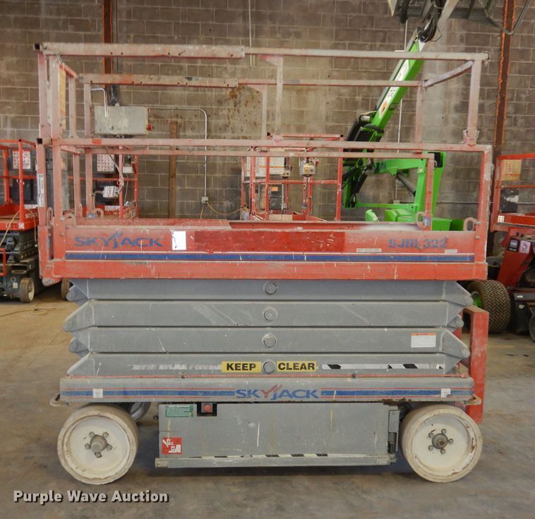 image for item HD9724 2006 Skyjack SJIII 3226  scissor lift