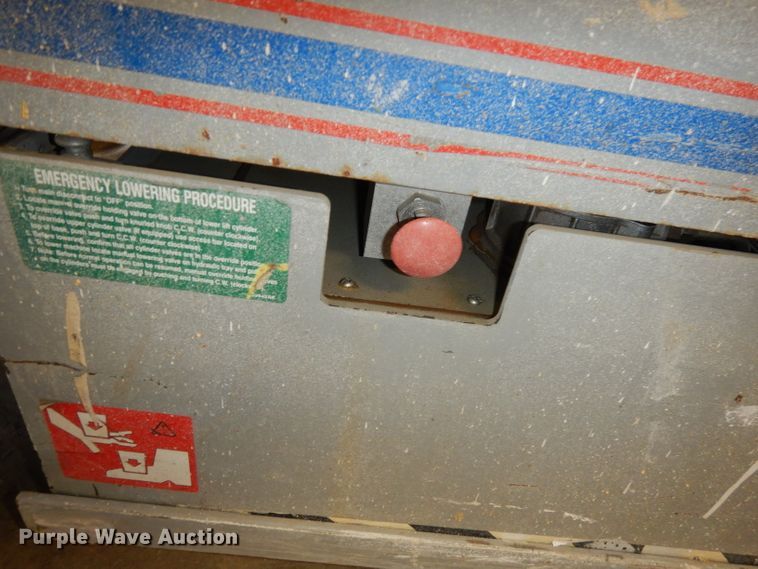 image for item HD9724 2006 Skyjack SJIII 3226  scissor lift