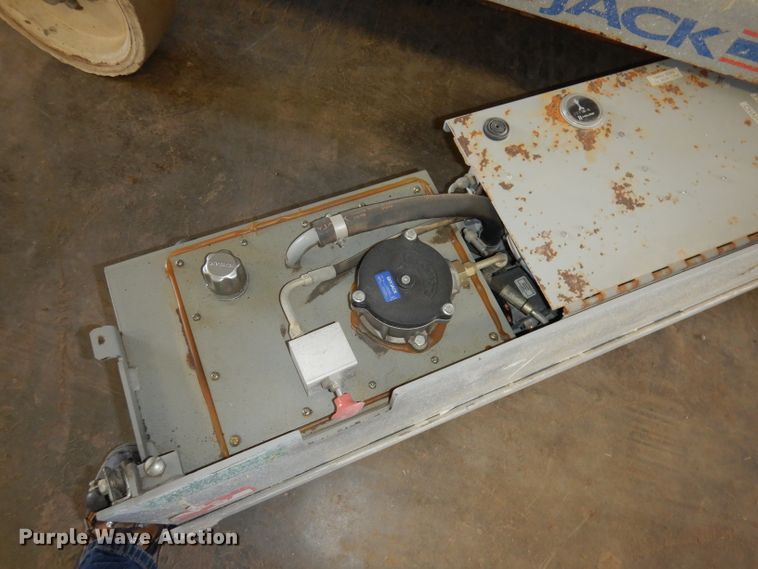 image for item HD9724 2006 Skyjack SJIII 3226  scissor lift