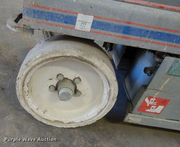 image for item HD9724 2006 Skyjack SJIII 3226  scissor lift