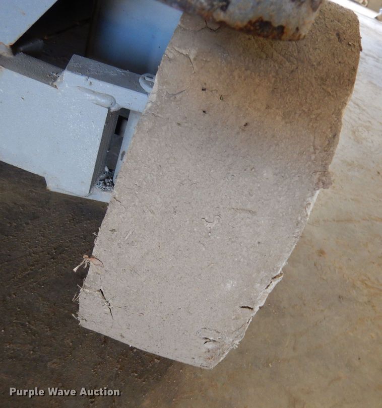 image for item HD9724 2006 Skyjack SJIII 3226  scissor lift