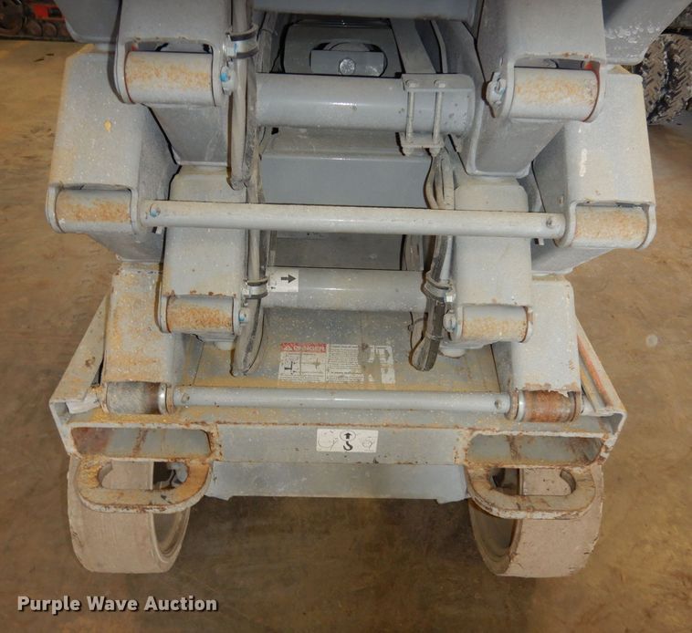 image for item HD9724 2006 Skyjack SJIII 3226  scissor lift
