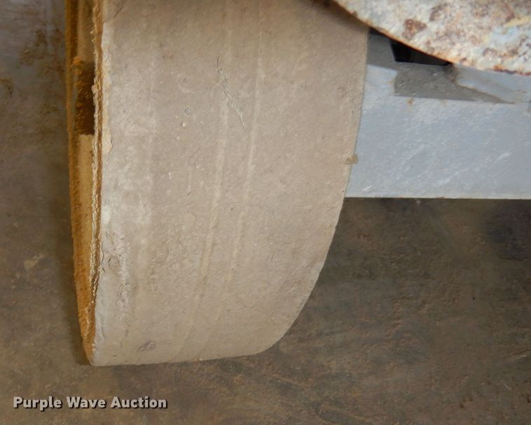 image for item HD9724 2006 Skyjack SJIII 3226  scissor lift