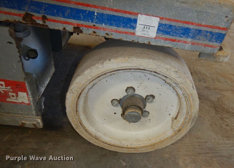 image for item HD9724 2006 Skyjack SJIII 3226  scissor lift