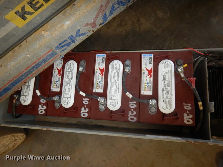 image for item HD9724 2006 Skyjack SJIII 3226  scissor lift