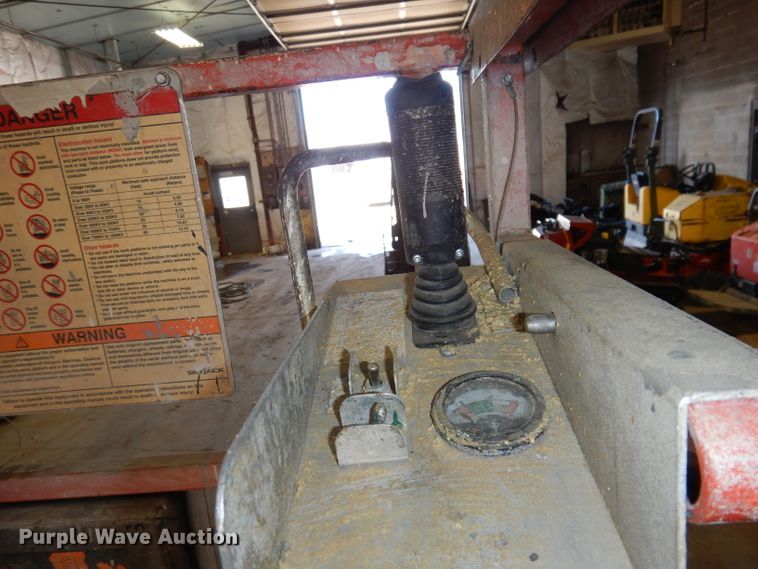 image for item HD9724 2006 Skyjack SJIII 3226  scissor lift