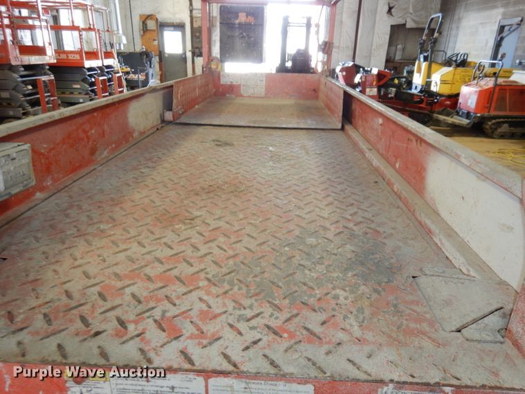 image for item HD9724 2006 Skyjack SJIII 3226  scissor lift