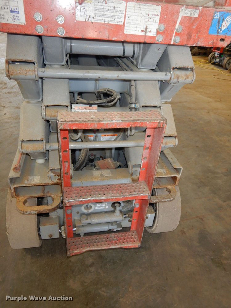 image for item HD9724 2006 Skyjack SJIII 3226  scissor lift