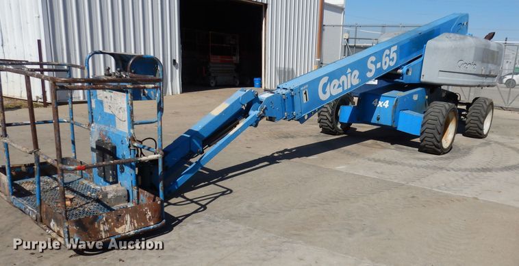 image for item HD9725 2005 Genie S-65  boom lift