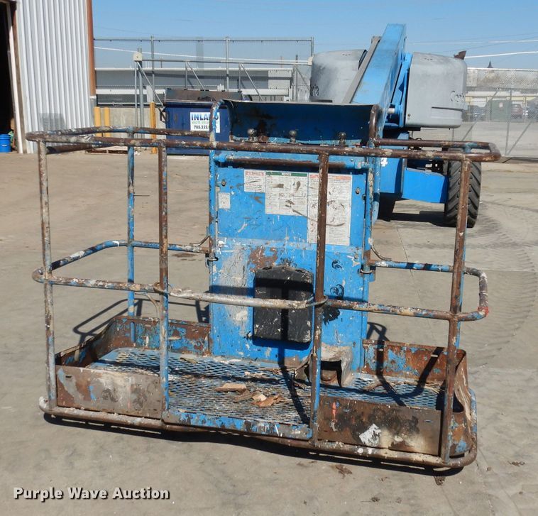 image for item HD9725 2005 Genie S-65  boom lift