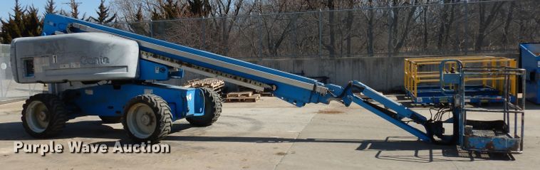 image for item HD9725 2005 Genie S-65  boom lift