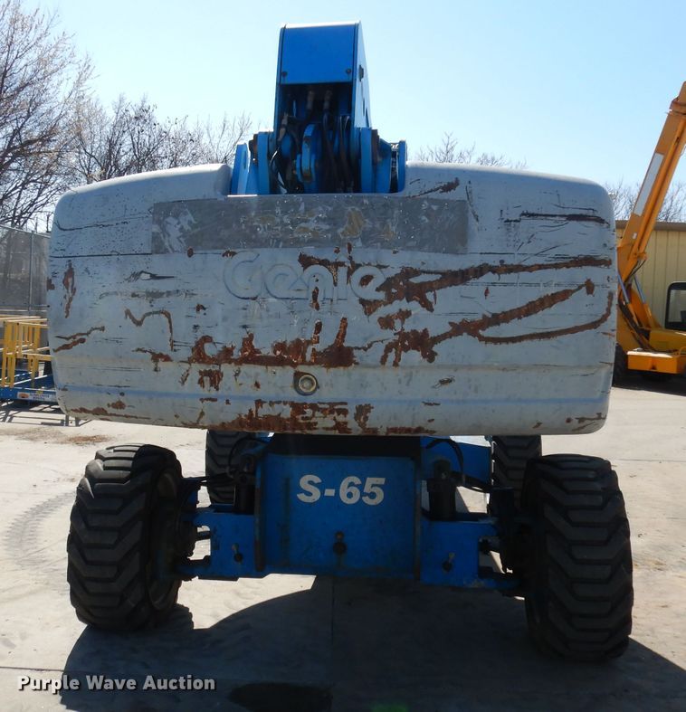 image for item HD9725 2005 Genie S-65  boom lift