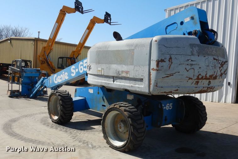 image for item HD9725 2005 Genie S-65  boom lift