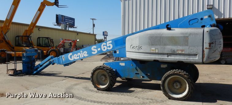 image for item HD9725 2005 Genie S-65  boom lift
