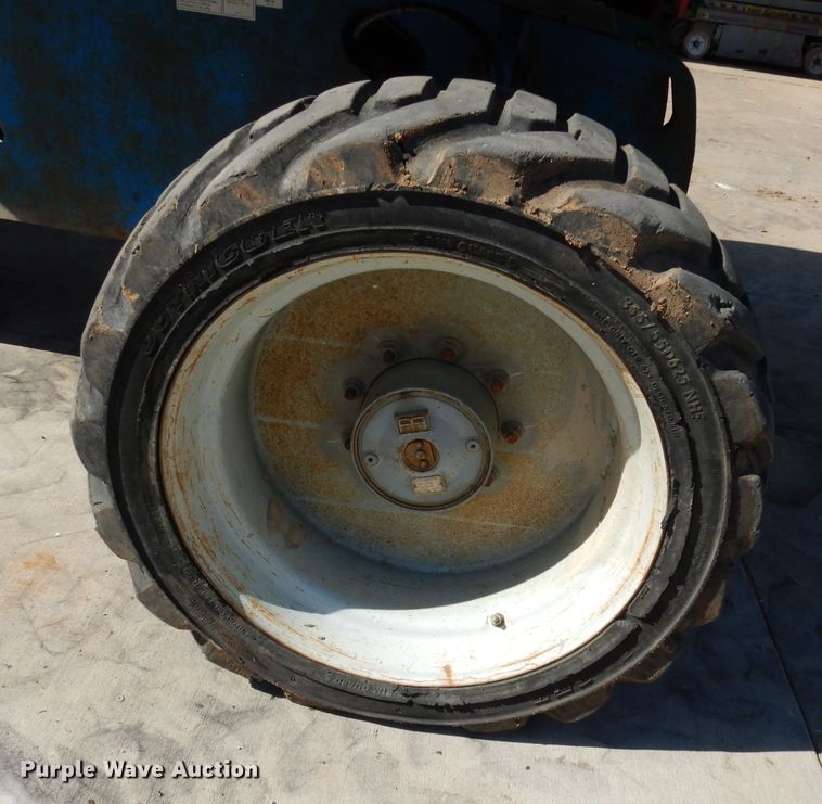 image for item HD9725 2005 Genie S-65  boom lift