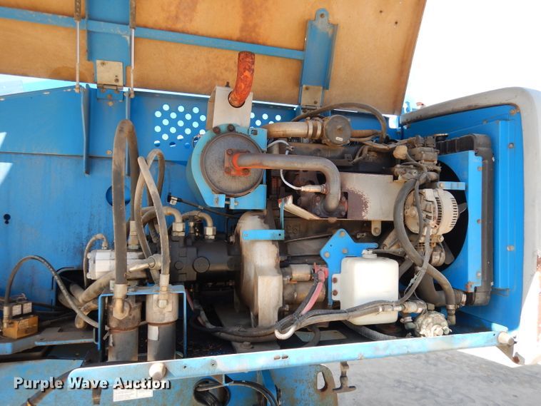 image for item HD9725 2005 Genie S-65  boom lift