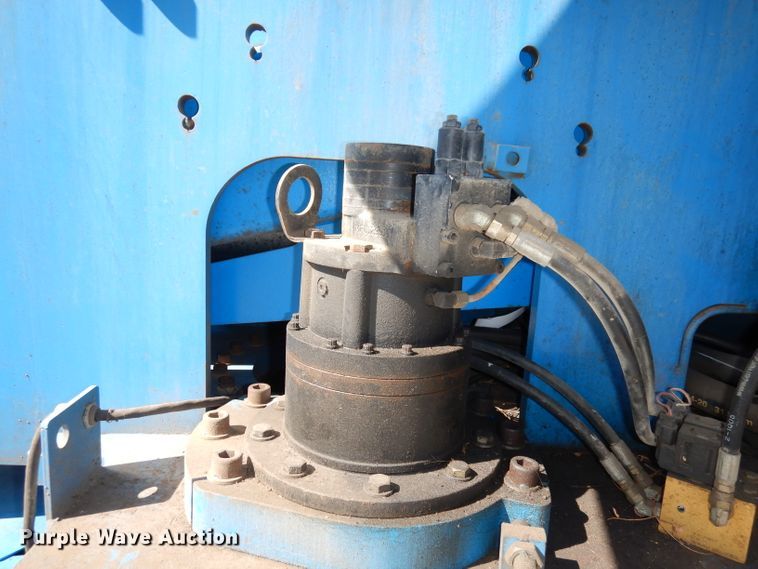 image for item HD9725 2005 Genie S-65  boom lift