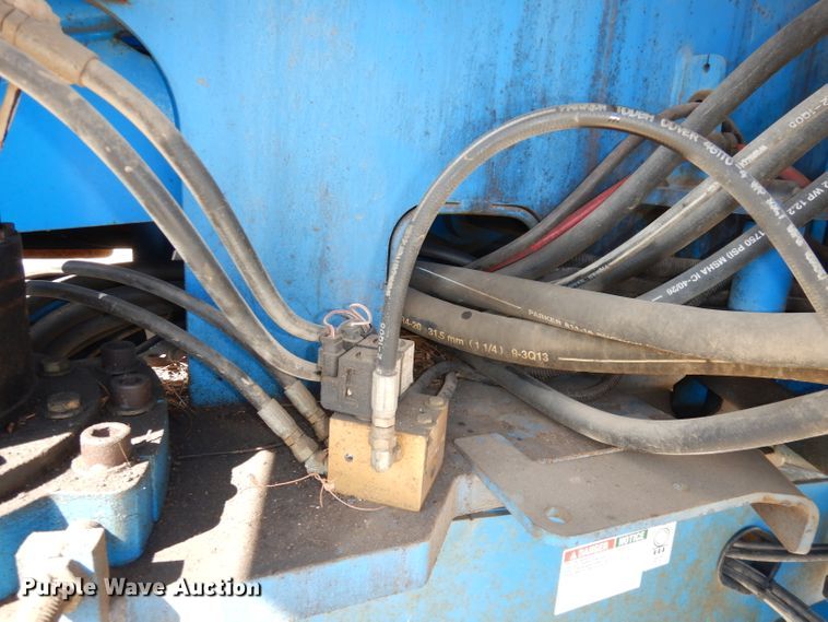 image for item HD9725 2005 Genie S-65  boom lift