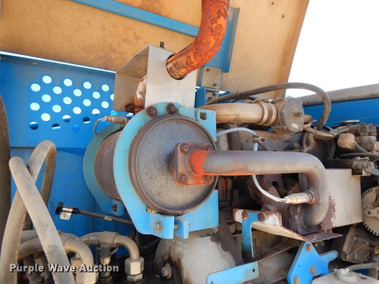 image for item HD9725 2005 Genie S-65  boom lift